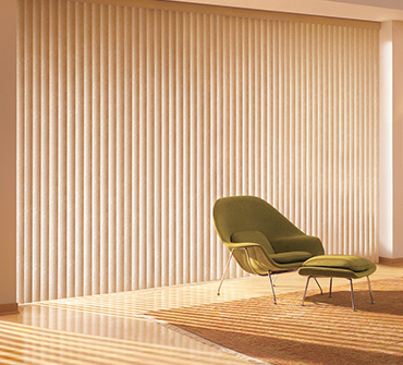 As Persianas Tradicionais trazem Praticidade, Beleza e Proteção, tornando-se um elemento importante para sua casa. Fácil de instalar e de limpar, elas bloqueiam luz solar, garantem isolamento acústico, protegem móveis e pisos e ainda concedem conforto e aconchego. Dentro desse vasto universo do produto, as persianas verticais e horizontais podem ser tudo de que você precisa. Encontre na Finesse a sua Persiana sob medida! Confeccionamos e instalamos Persianas Verticais e Horizontais Sob Medida em empresas e residências de Brasília e Região.